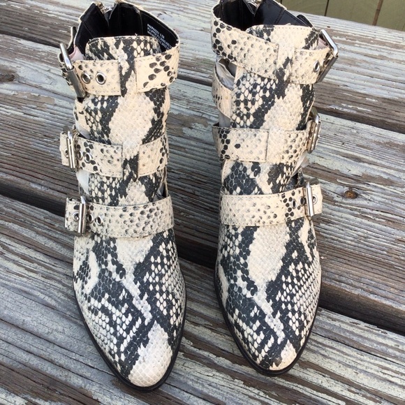 Steven Steve Madden Harmon Booties Women 6.5M Snakeskin 3 Buckle Strap Pointed - Picture 3 of 11